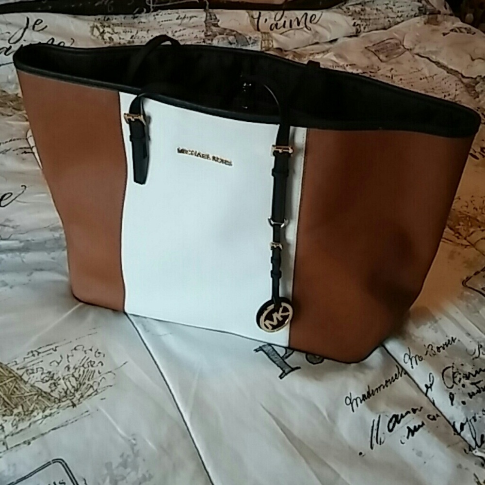 Michael Kors Large Leather Tote - Picture 2 of 7